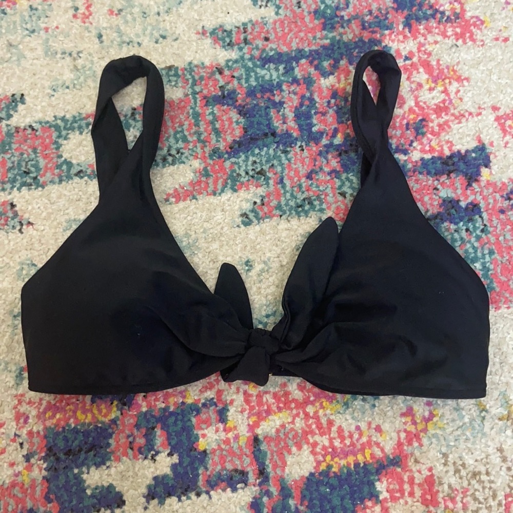 Black Hollister top